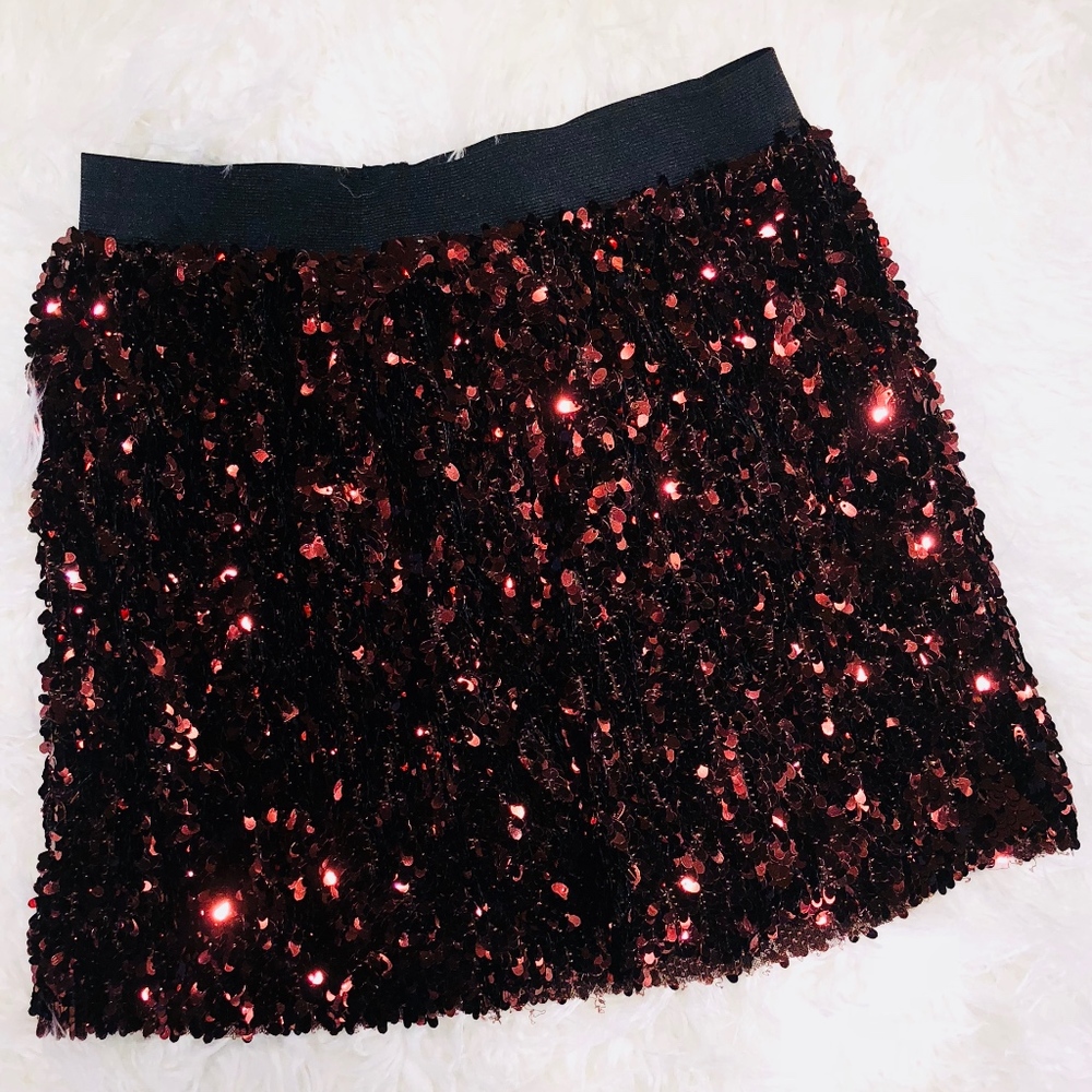 ROMEO & JULIET COUTURE SEQUIN MINI SKIRT (M)